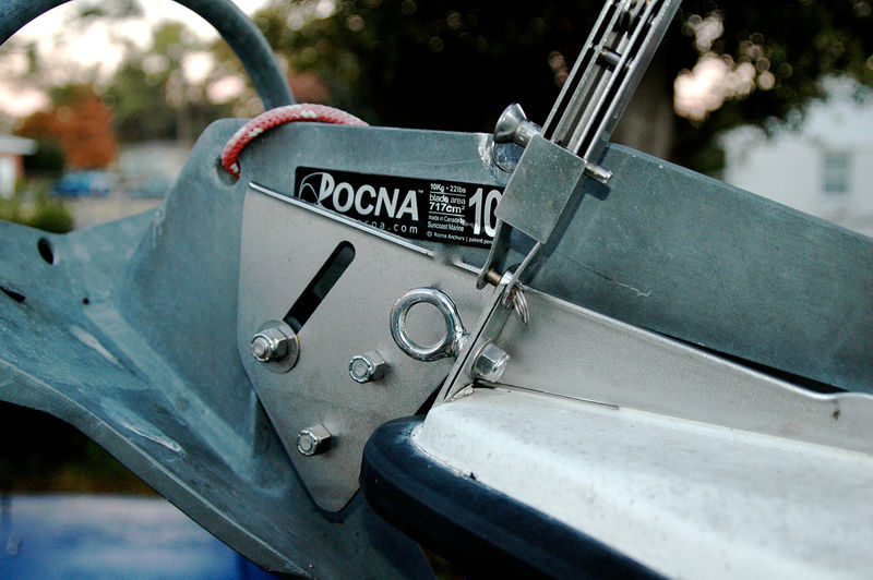 http://Rocna%20Original%2010%20on%20MacGregor%2026M,%20side%20view,%20closeup