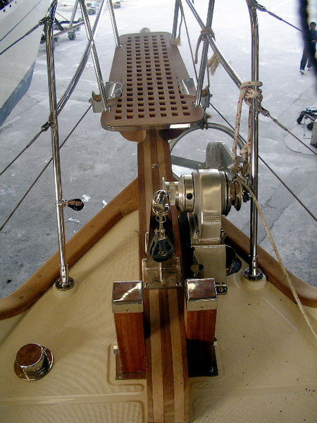 http://Rocna%20Original%2025%20on%20Tayana%2037,%20closeup%20of%20the%20bow
