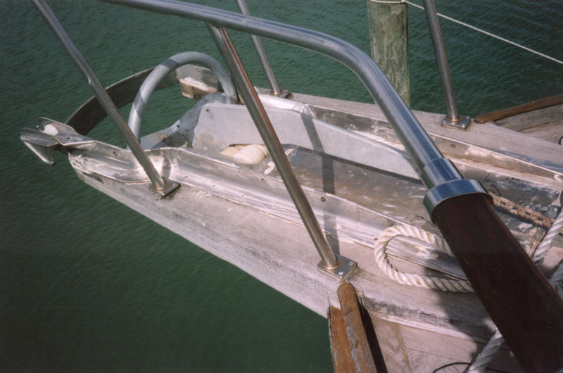 http://Rocna%20Original%2040%20on%20Hatteras%2050,%20side%20top%20view