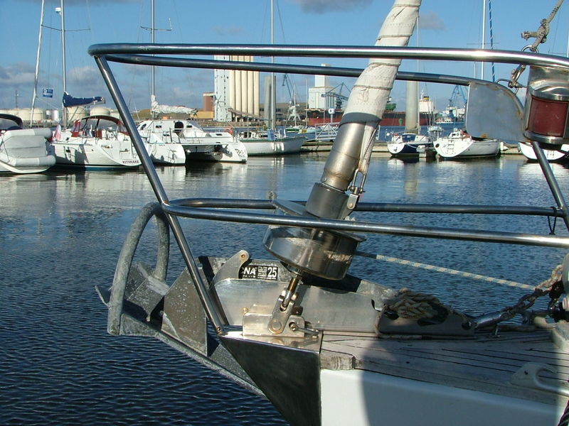http://Rocna%20Original%2025%20on%20Kalik%2044,%20side%20view