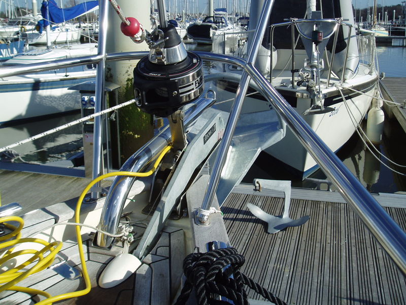 http://Rocna%20Original%2020%20on%20Southerly%2032,%20bow