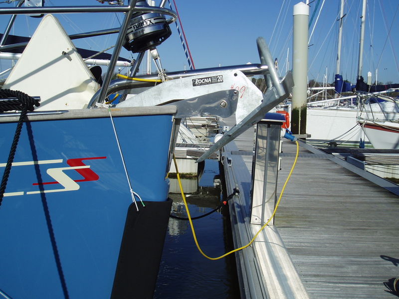 http://Rocna%20Original%2020%20on%20Southerly%2032,%20side%20view