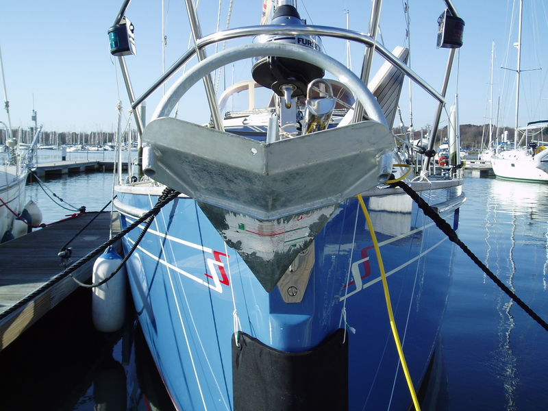 http://Rocna%20Original%2020%20on%20Southerly%2032,%20front%20view